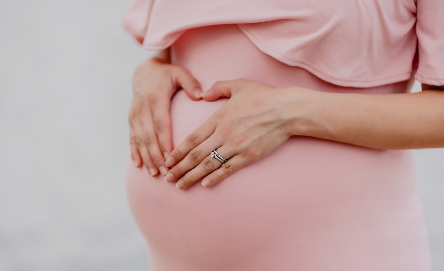 Femme enceinte @juanencalada sur unsplash